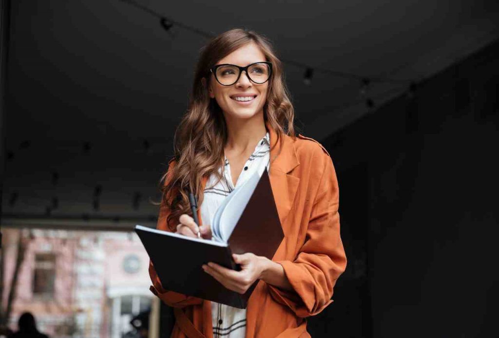 Joven mujer Estudiar un MBA en Alemania