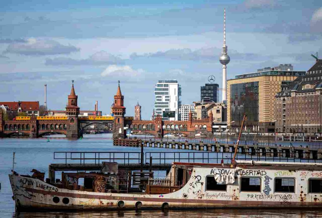 Rio Spree atraviesa la capital Alemana
